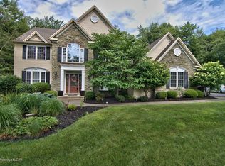 723 Ice House Dr, Mountain Top, PA 18707