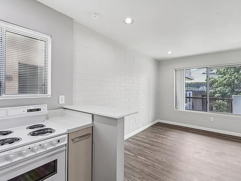128 South 5th Avenue — Photo 45