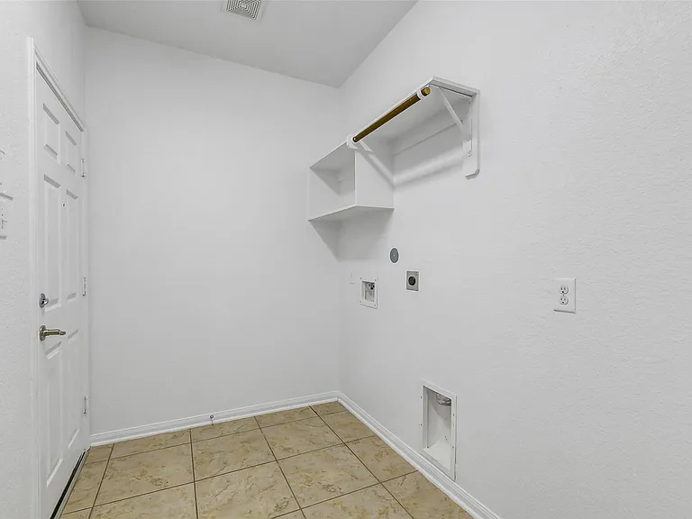 7014 Spruce View Ct — Photo 24