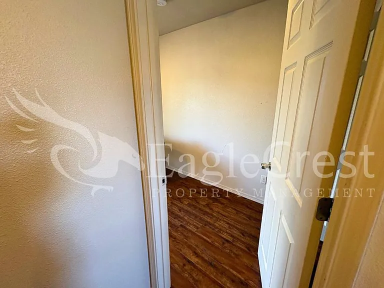 216 N Park St — Photo 34