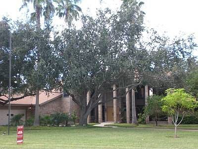 2nd image of 1009 Palm Valley Dr E