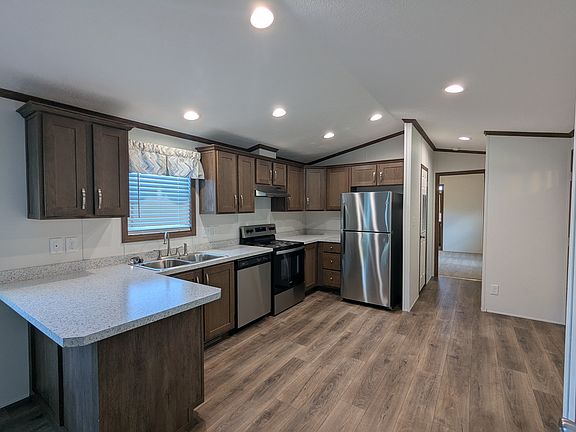 2nd image of 409 Hillcrest Dr