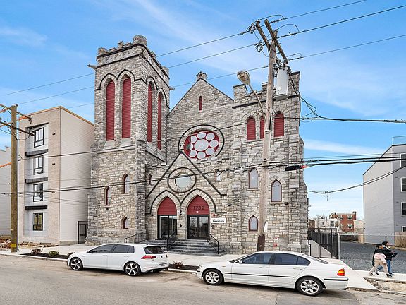 2nd image of 1732 N 22nd St Unit 105