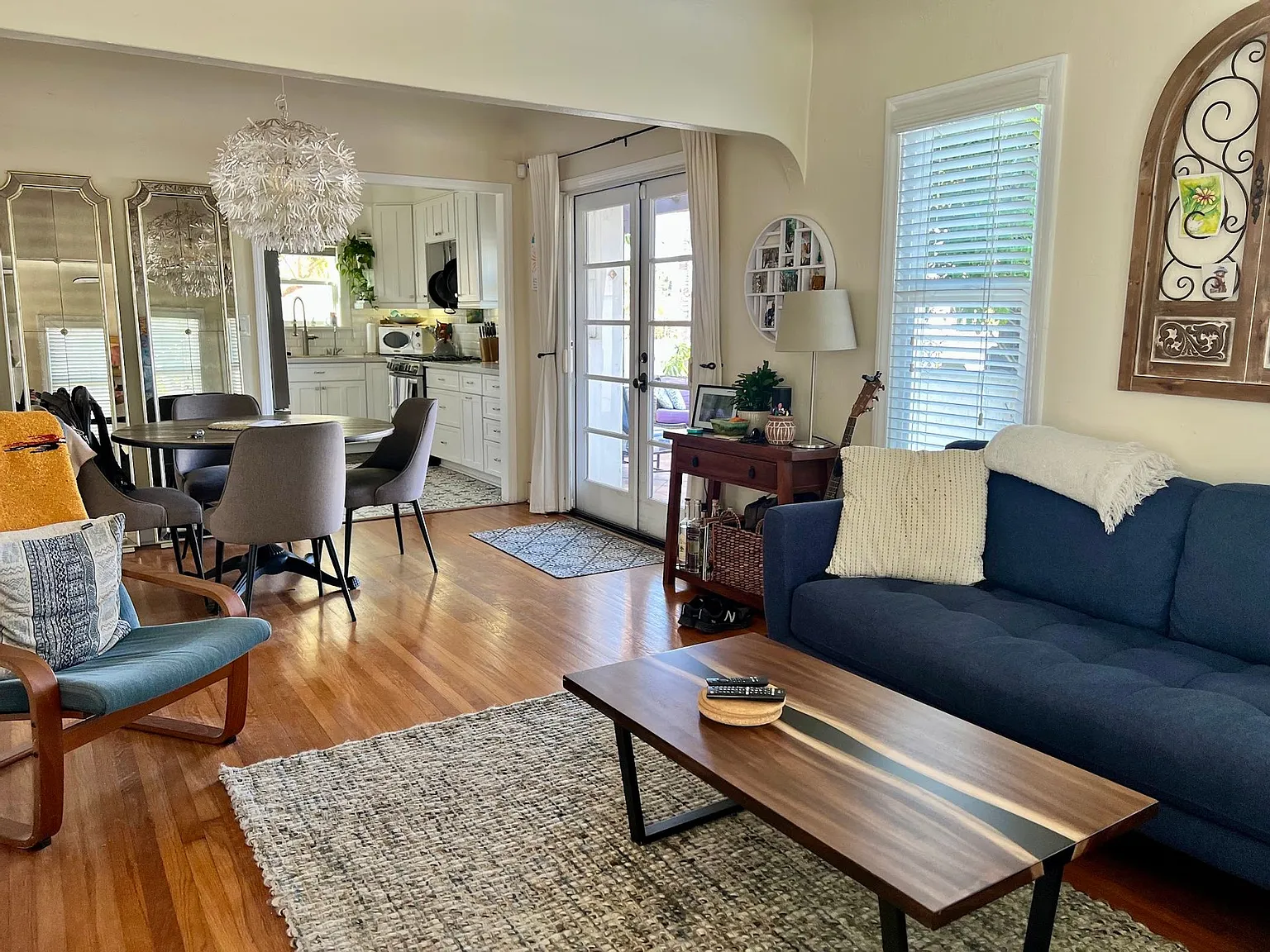 2 bed, 1000 sqft, $4,900 — Photo 3