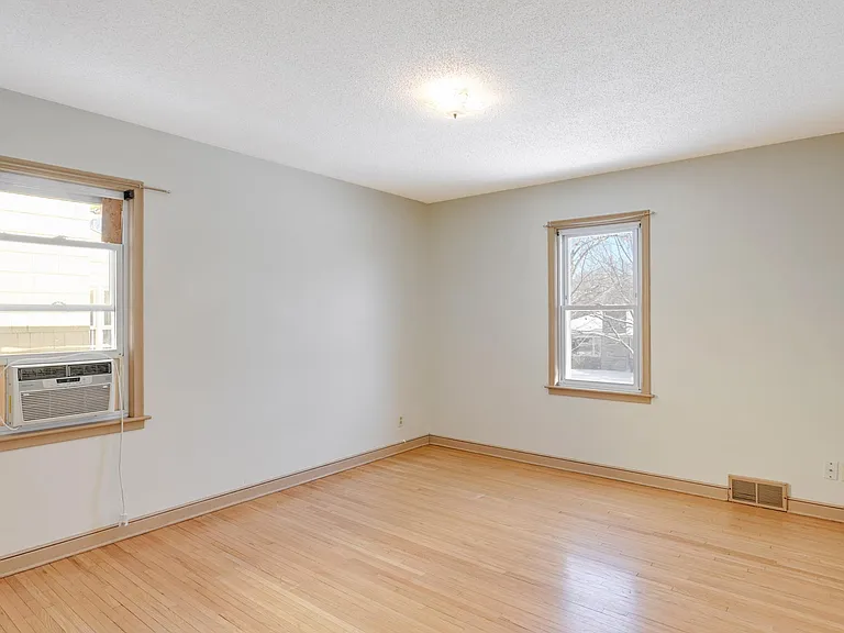 5048 Newton Ave S — Photo 9