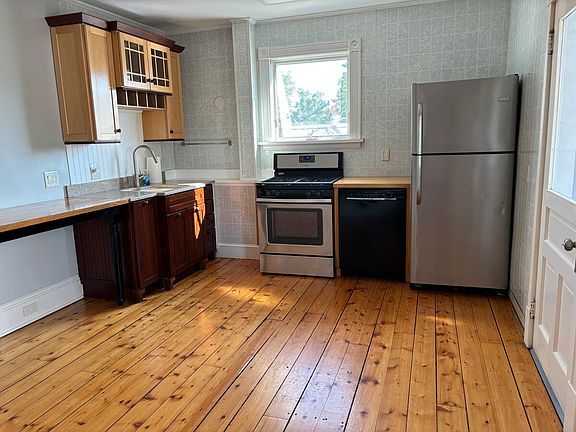 2nd image of 11B Grant St #2
