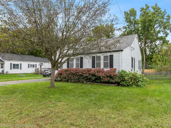 909 Cogswell St NW, Grand Rapids, MI 49544