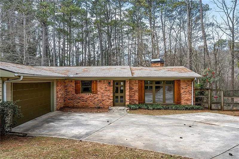 3 bed, 3.0 bath, 2330 sqft, $3,400 — Photo 2