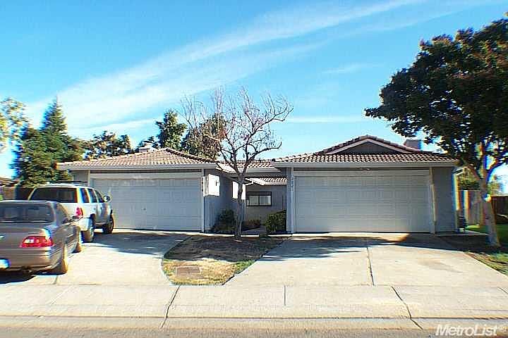 1st image of 2821 Village Green Ct
