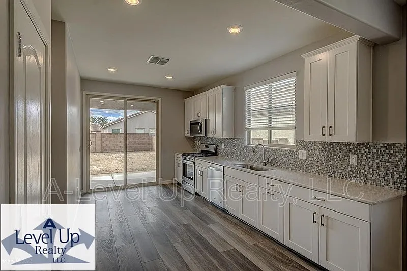 2 bed, 2.0 bath, 1231 sqft, $1,700 — Photo 3