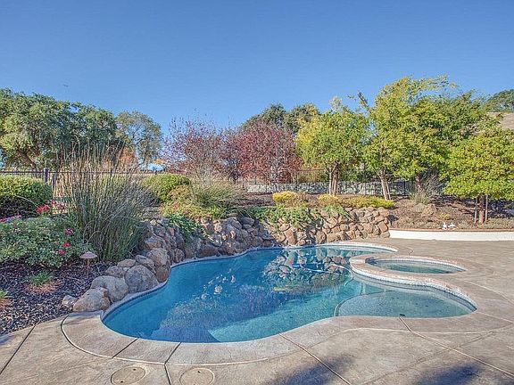 5th image of 3006 Chardonnay Ct