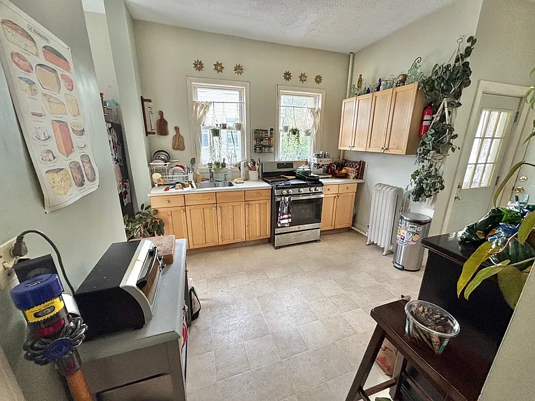 77 Easton St #2A — Photo 16