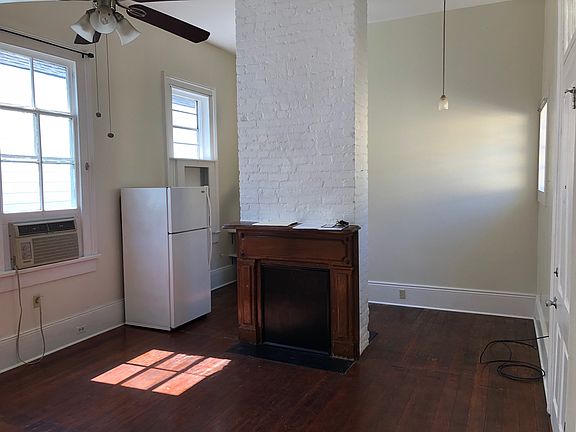 4th image of 1032 Marengo St