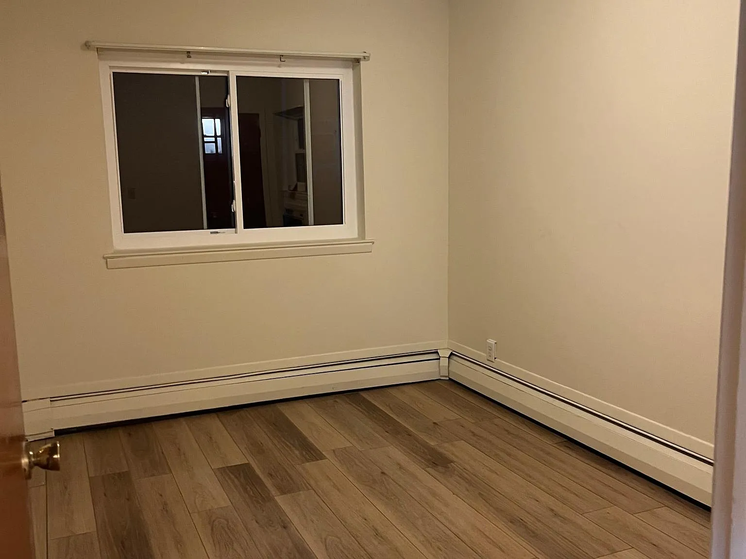 3 bed, 900 sqft, $3,800 — Photo 4