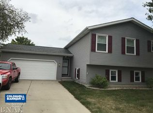 2722 Rocksbury Dr, Bloomington, IL 61705