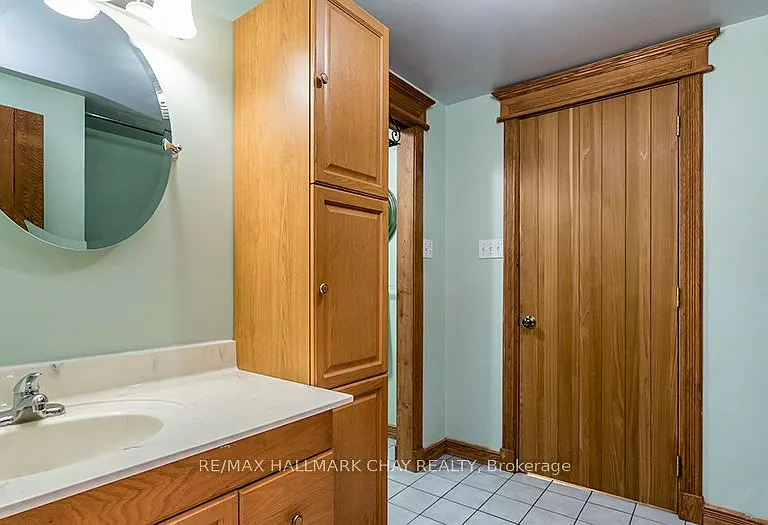 1084 Coughlin Rd W — Photo 20