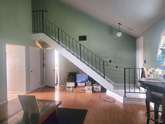 5th image of 1597 Davis Court
