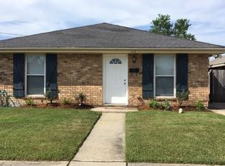 317 E Magnolia Dr, Chalmette, LA 70043