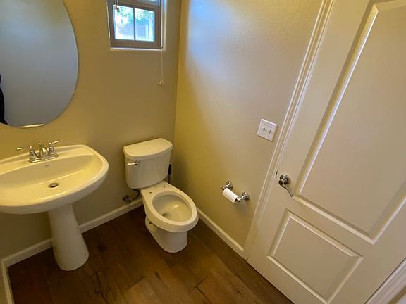 5th image of 586 River Oaks Dr