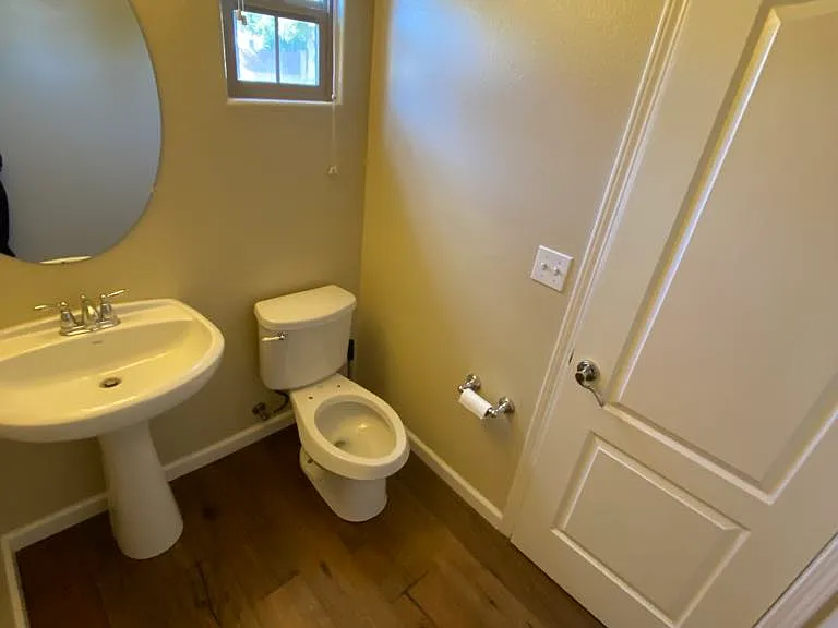 586 River Oaks Dr — Photo 5