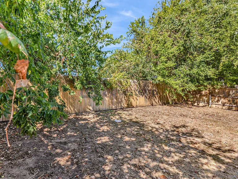 121 Naset Dr — Photo 29