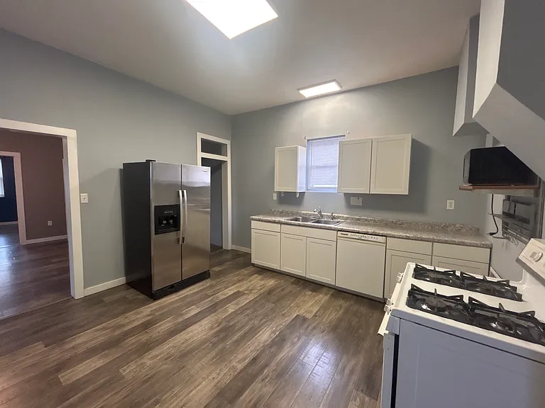 1427 Pearl St — Photo 18