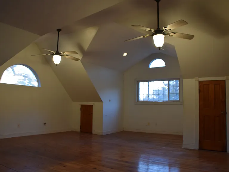 3 bed, 2.0 bath, 1530 sqft, $1,900 — Photo 15