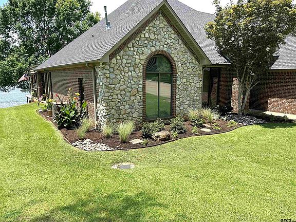 2nd image of 1709 Lakeshore Dr