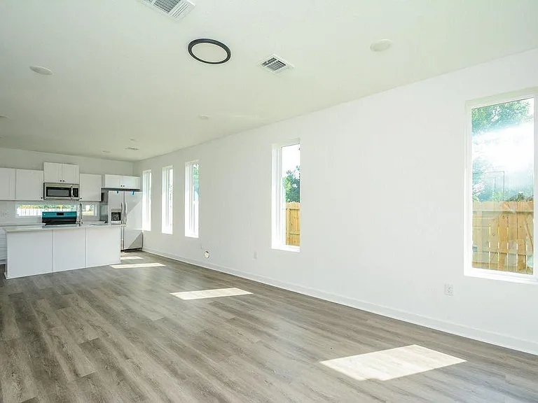 4358 Clover St #A — Photo 11