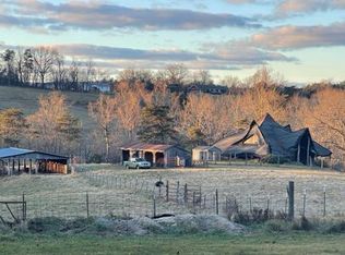 2822 Mauzy Rd, Berkeley Springs, WV 25411