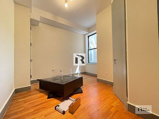 3rd image of 653 Park Pl #3LB