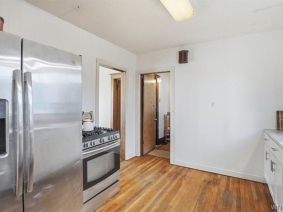 3rd image of 40 Fairchild Pl