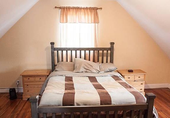 5th image of 219 Newbury Ave #2