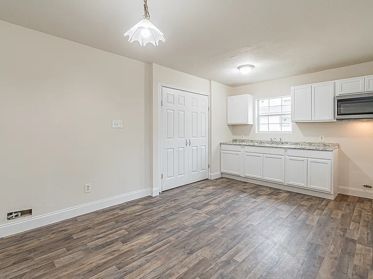 106 Southway Dr #1 — Photo 4