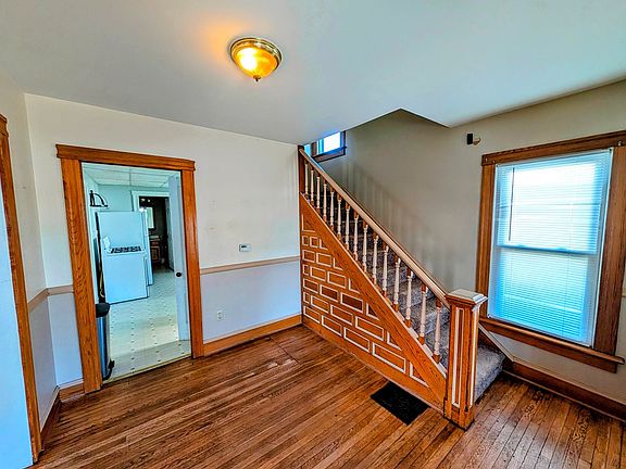2nd image of 101 Lake St