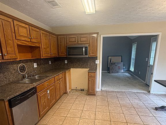 4th image of 293 Lee Road 2087