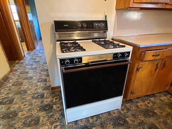 5th image of 385 Cedarbrook Dr