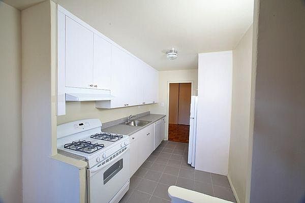 2nd image of 4435 Colden St APT 4B