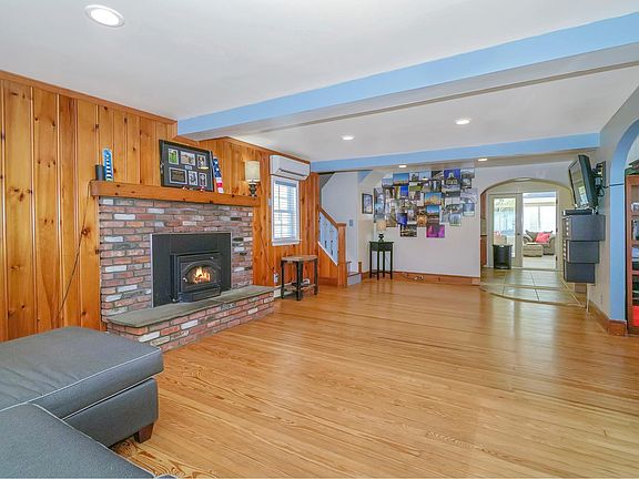 2nd image of 54 Rosevale Ave