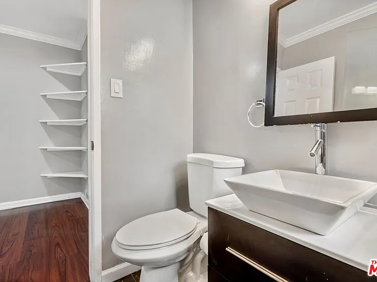 6226 1/2 De Longpre Ave — Photo 7