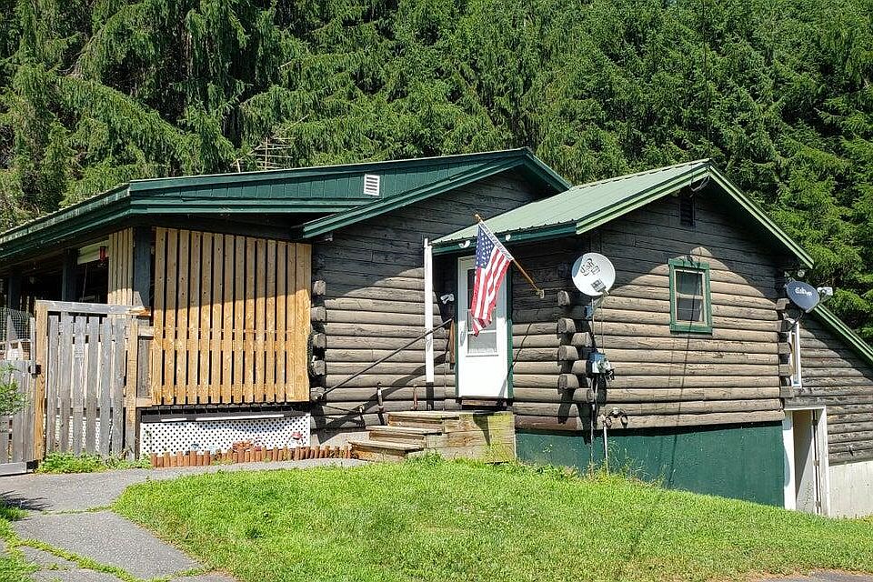 1st image of 28 E Sangerville Road