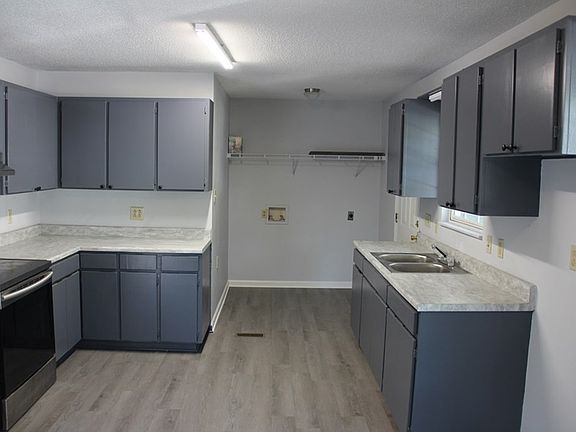 5th image of 571 Sunnyside St