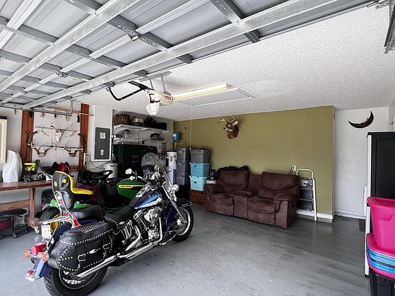 5th image of 157 SW South Wakefield Cir