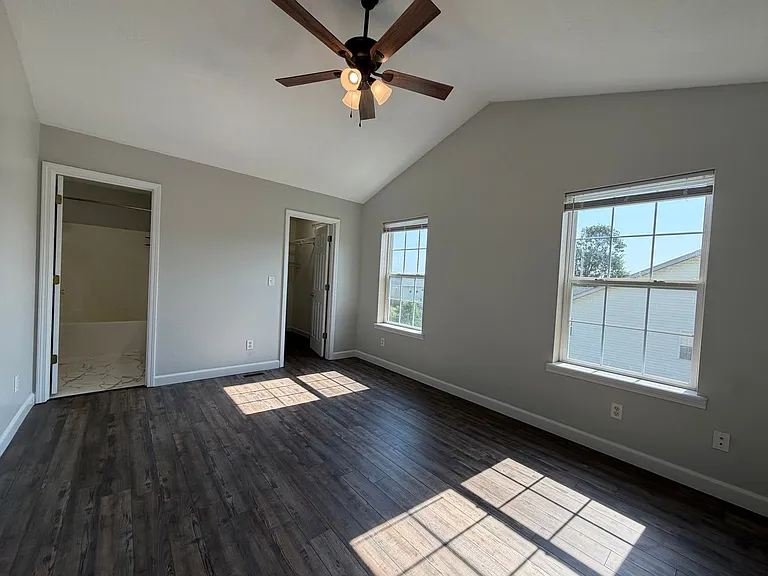 135 Lyle Curtis Cir — Photo 12