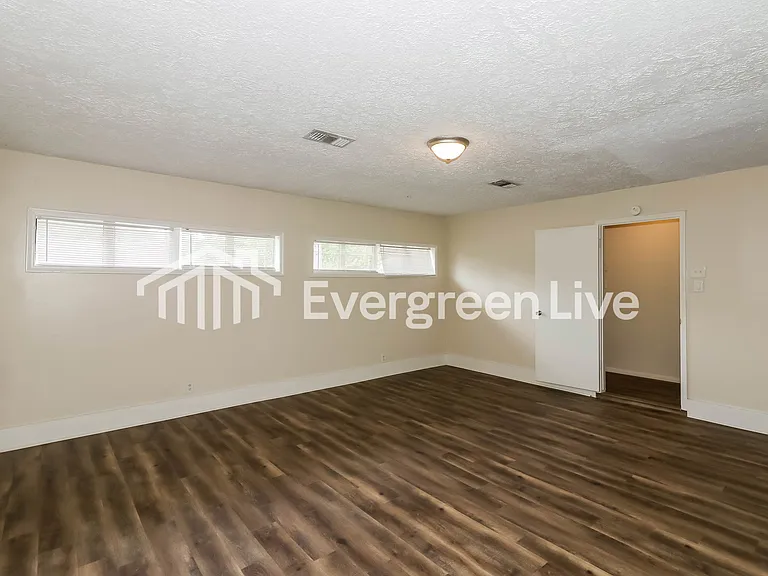 13439 Greenway Dr — Photo 7