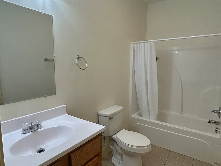 806 Derry Dr — Photo 5