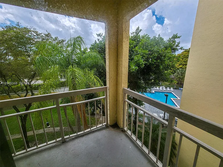 8290 Lake Dr #422 — Photo 10