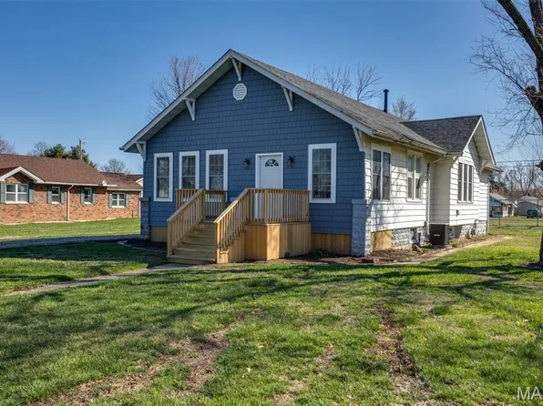 705 N Macoupin St, Gillespie, IL 62033
