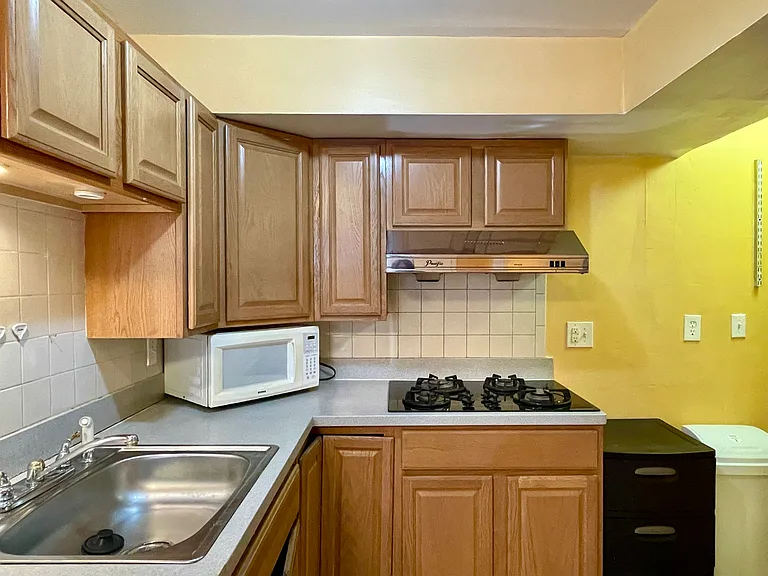 2 Thomas St #B — Photo 13