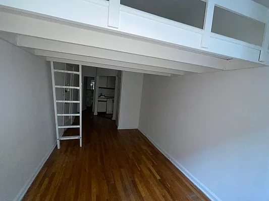 Rented by Eric Goodman Realty Corp | media 9